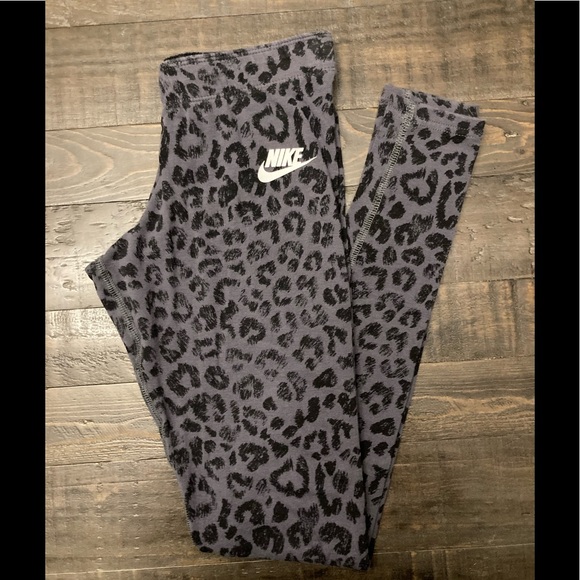 Nike gray animal print leggings - Picture 2 of 8